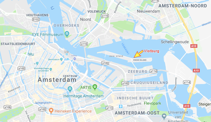 Museumschip Kasteel Vlotburg aan het Azartplein in Amsterdam